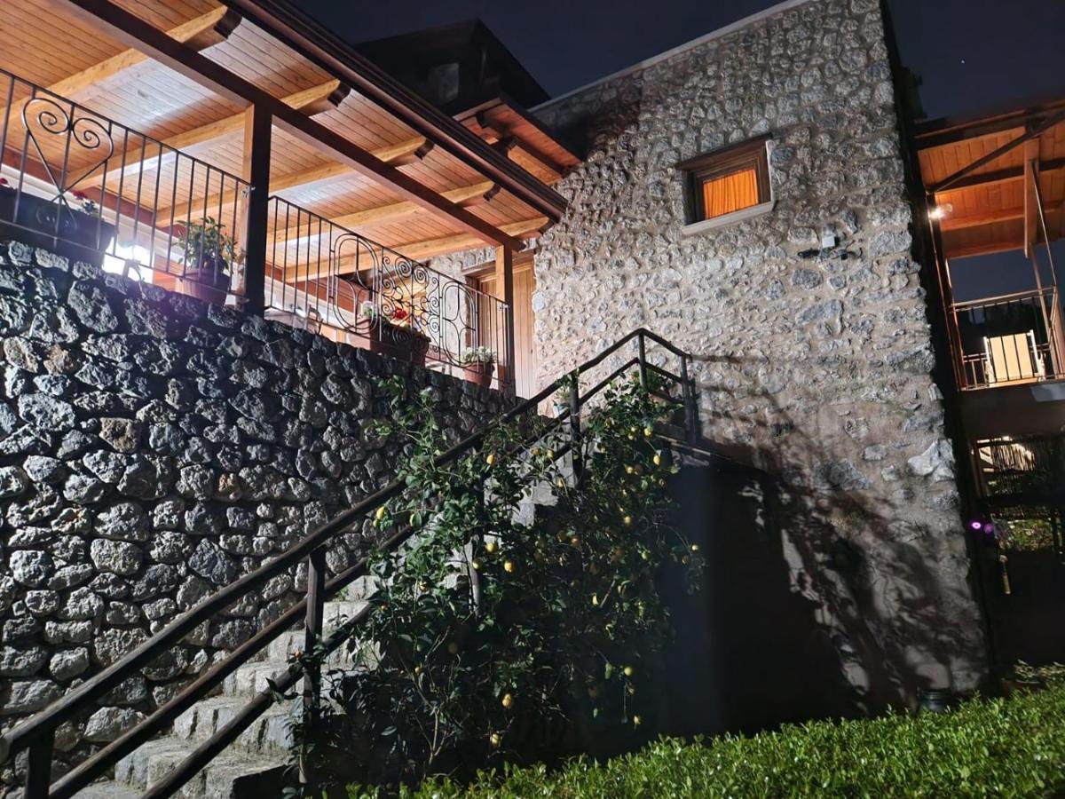 Agriturismo Orrido Di Pino アジェーロラ エクステリア 写真