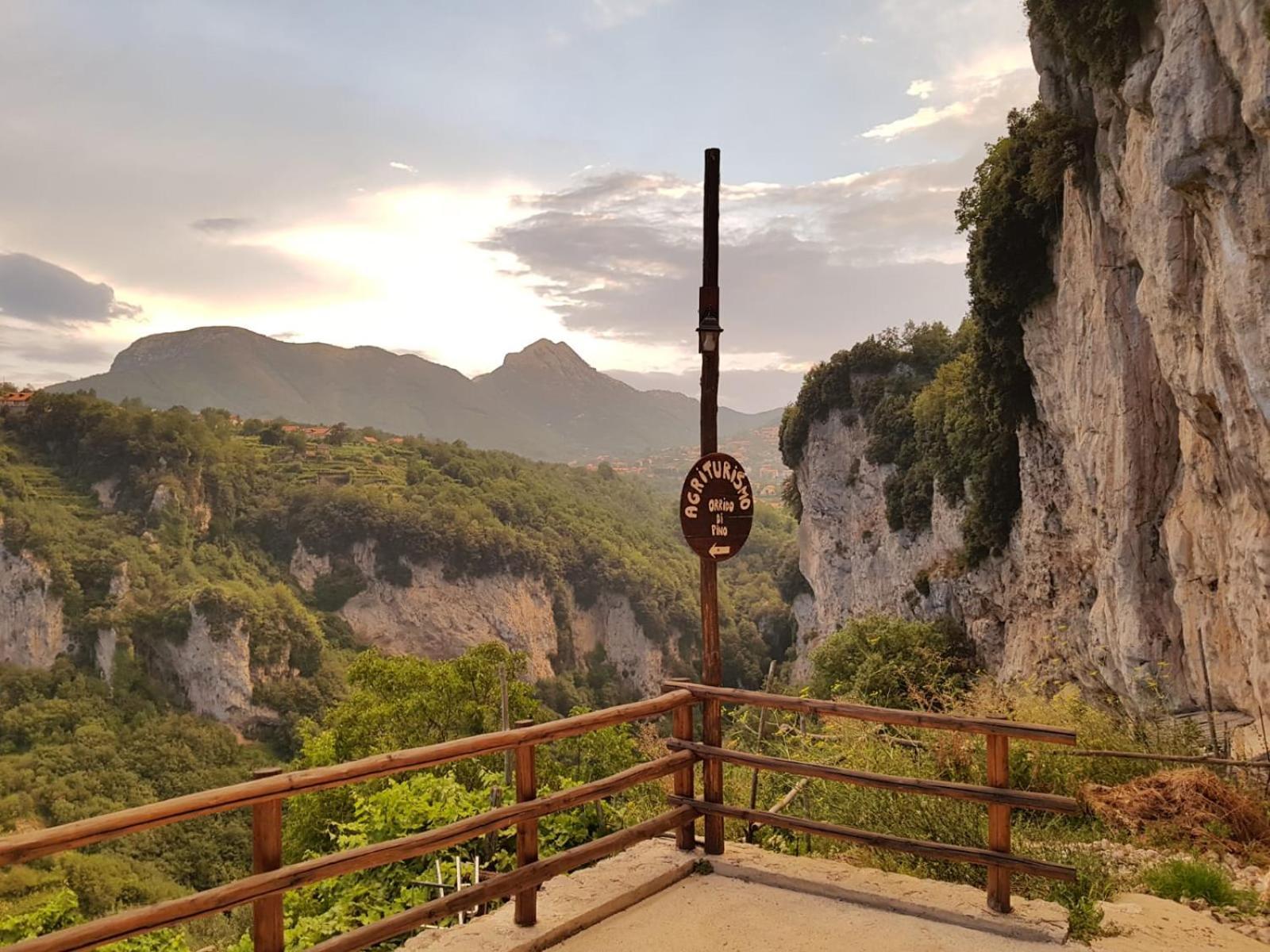 Agriturismo Orrido Di Pino アジェーロラ エクステリア 写真