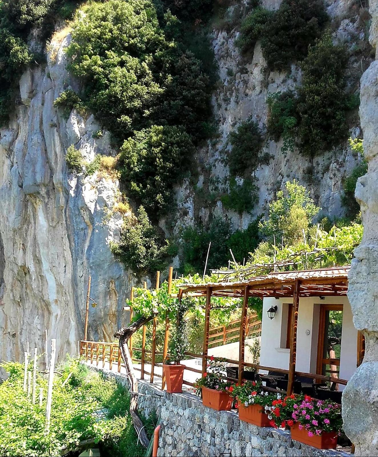 Agriturismo Orrido Di Pino アジェーロラ エクステリア 写真