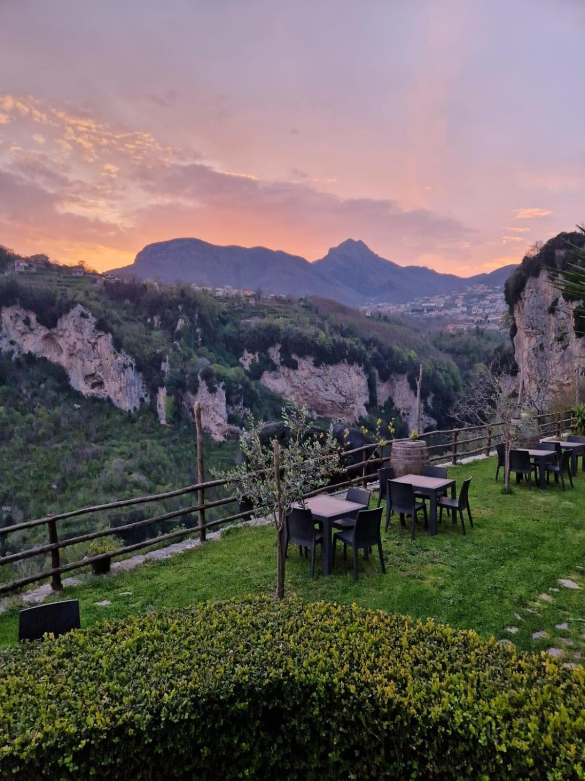 Agriturismo Orrido Di Pino アジェーロラ エクステリア 写真