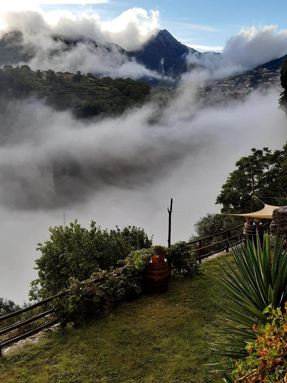 Agriturismo Orrido Di Pino アジェーロラ エクステリア 写真
