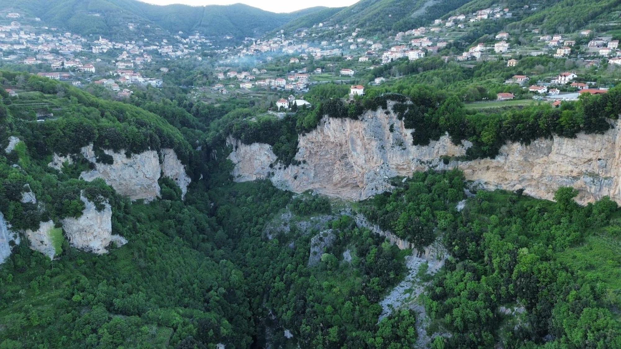 Agriturismo Orrido Di Pino アジェーロラ エクステリア 写真
