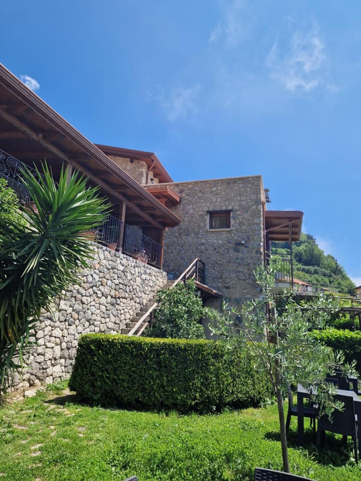 Agriturismo Orrido Di Pino アジェーロラ エクステリア 写真